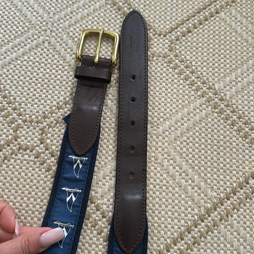 Vineyard Vines boys leather sailing flag belt size 34, brown and navy blue, EUC
